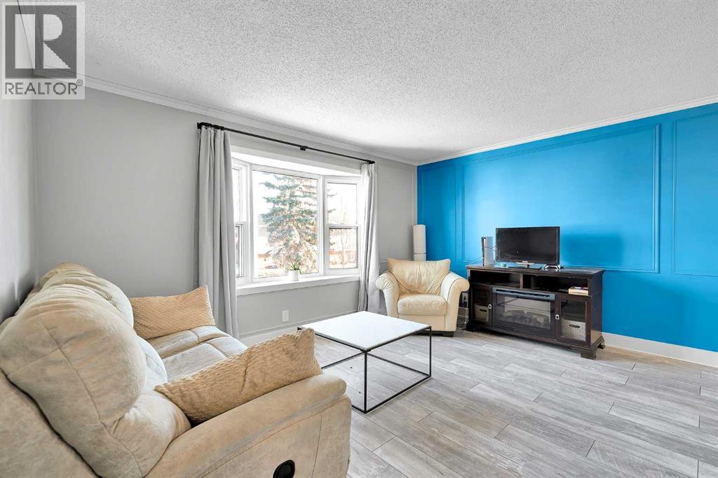 Single Family House Bi-level for Sale in  Huntstrom Road NE Huntington Hills Calgary 