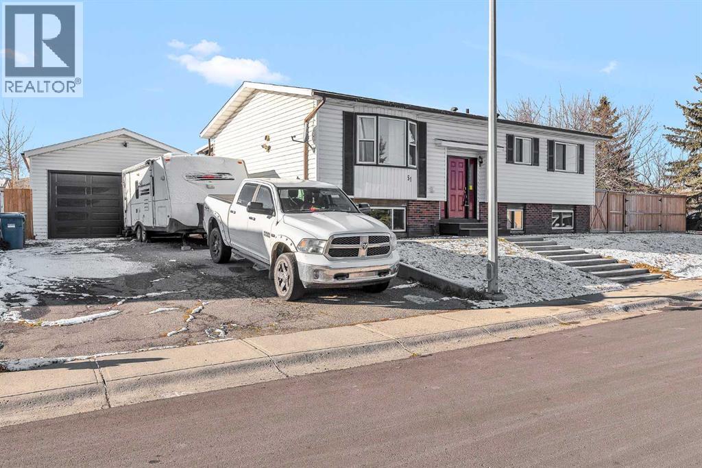 Single Family House Bi-level for Sale in  Huntstrom Road NE Huntington Hills Calgary 