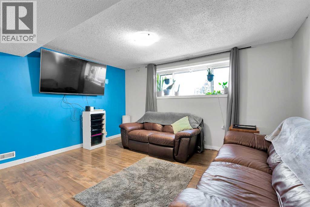 Single Family House Bi-level for Sale in  Huntstrom Road NE Huntington Hills Calgary 