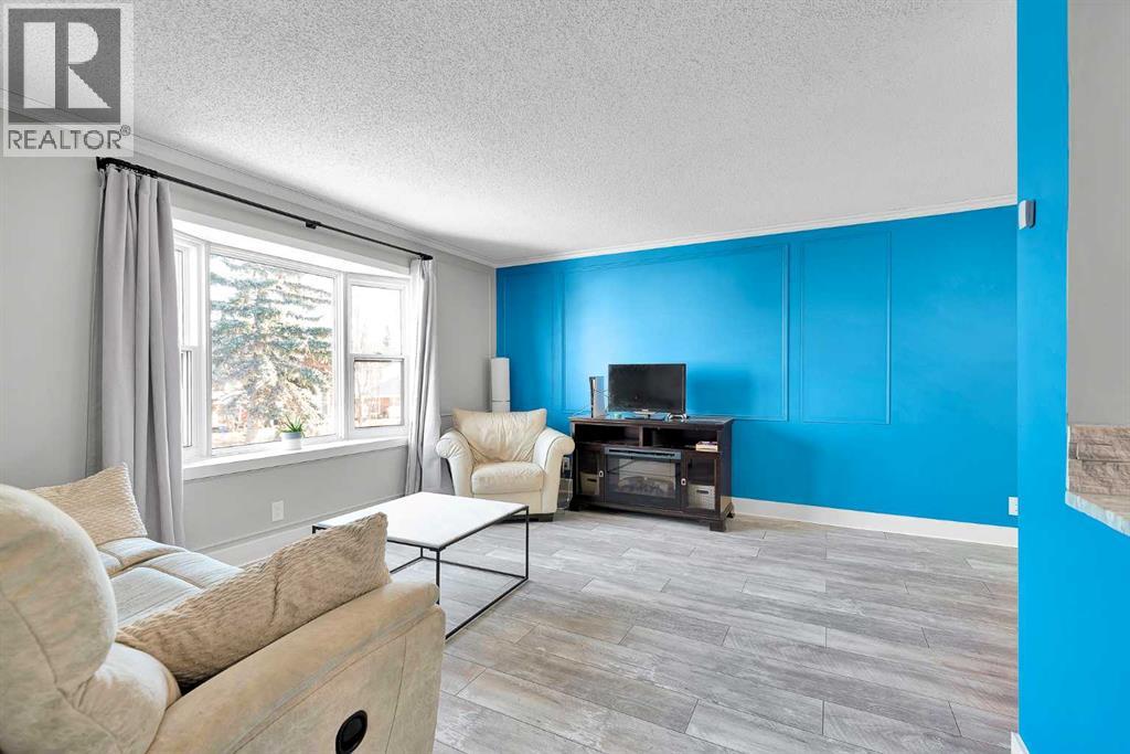 Single Family House Bi-level for Sale in  Huntstrom Road NE Huntington Hills Calgary 