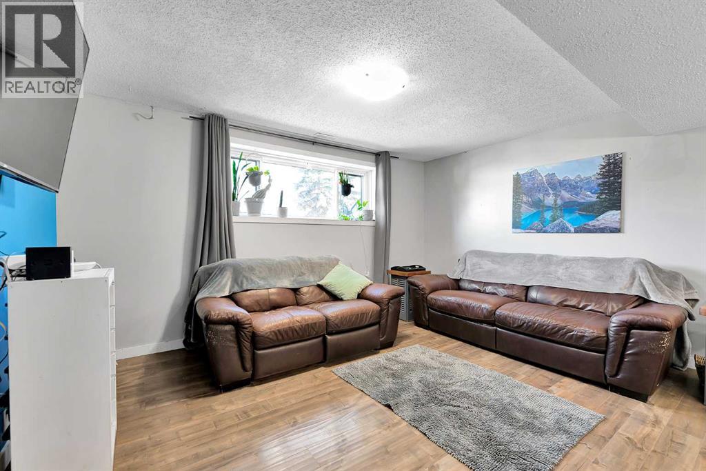 Single Family House Bi-level for Sale in  Huntstrom Road NE Huntington Hills Calgary 