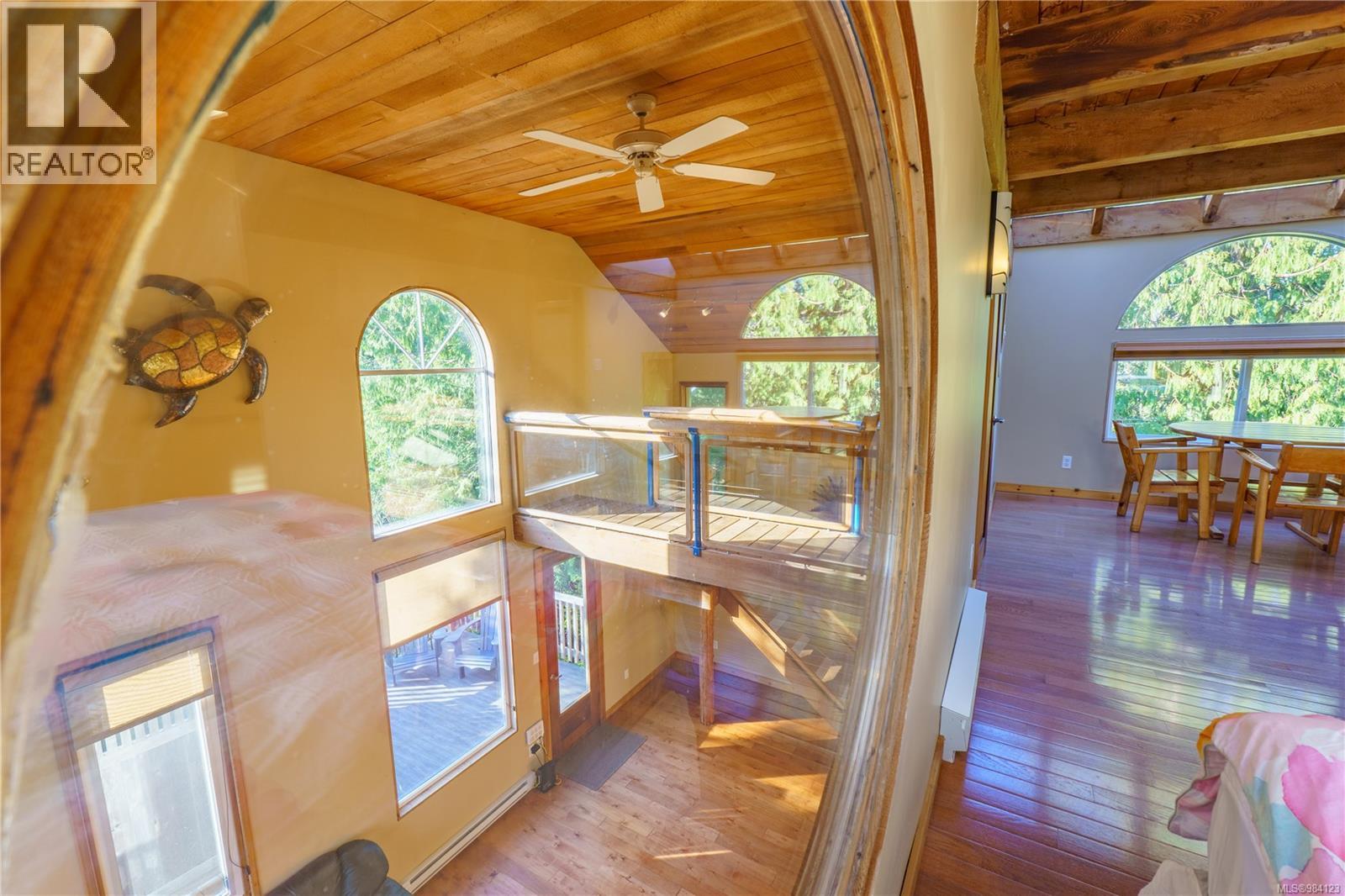 316 Leighton Way, Tofino