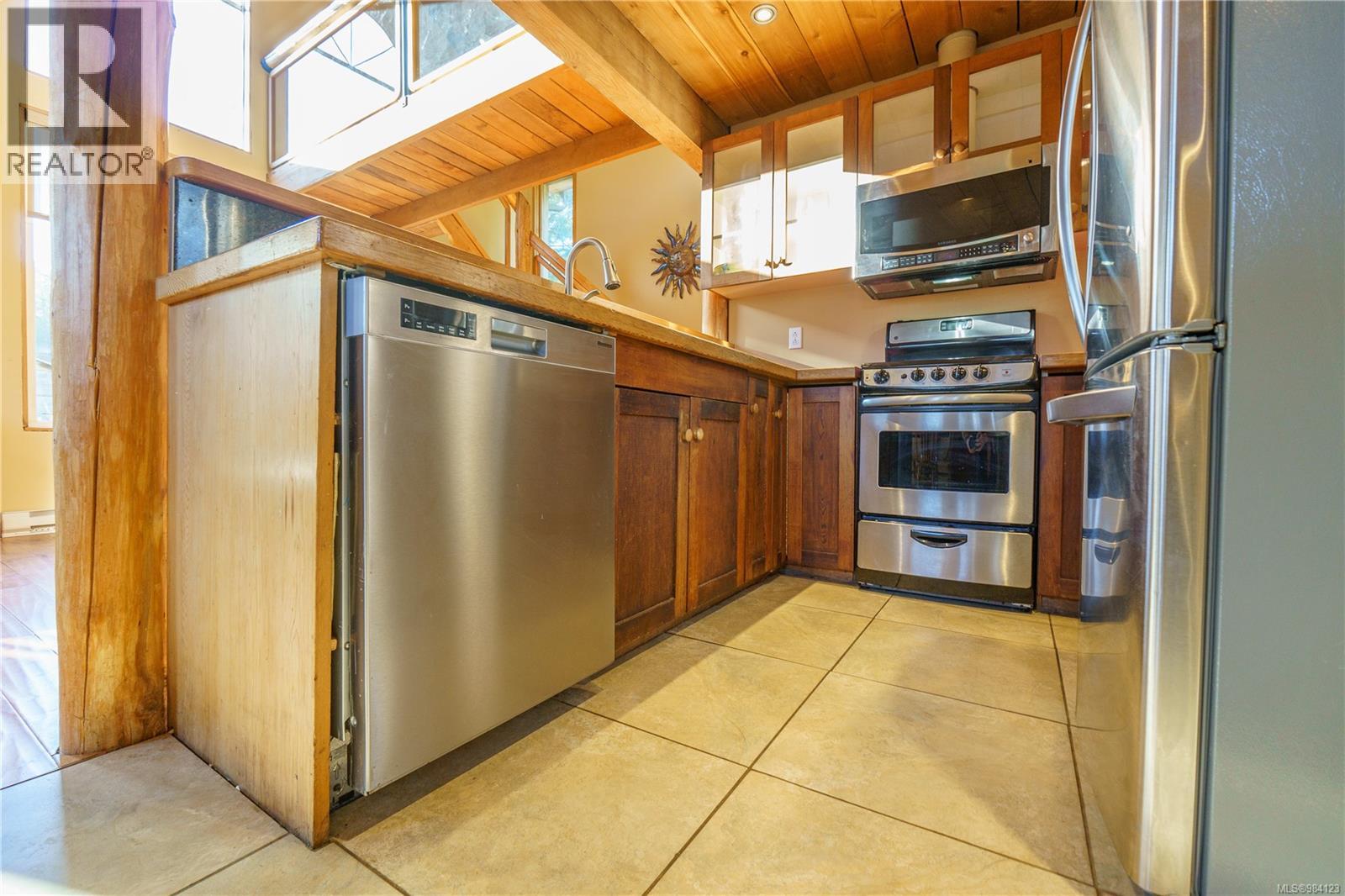 316 Leighton Way, Tofino