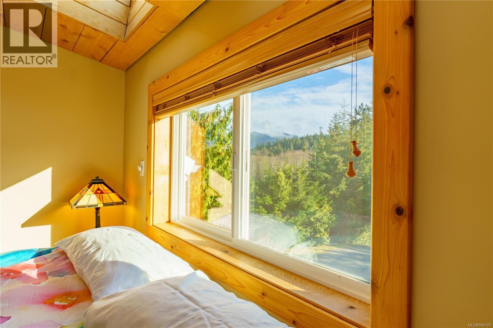 316 Leighton Way, Tofino