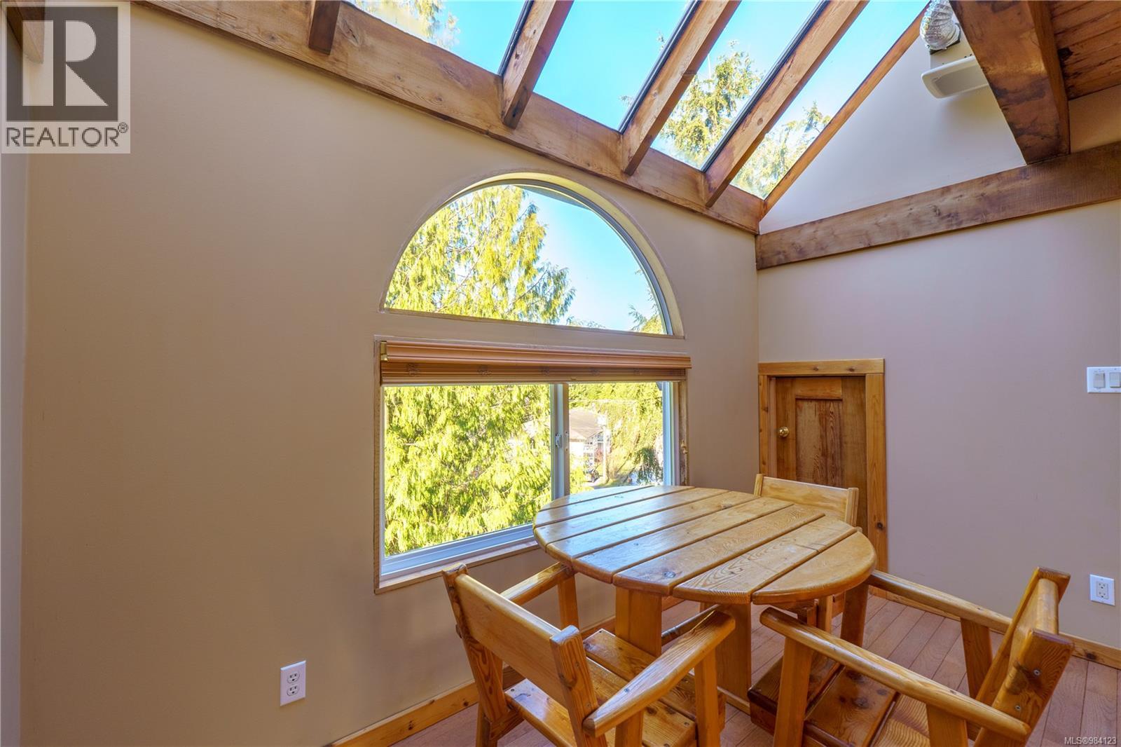 316 Leighton Way, Tofino