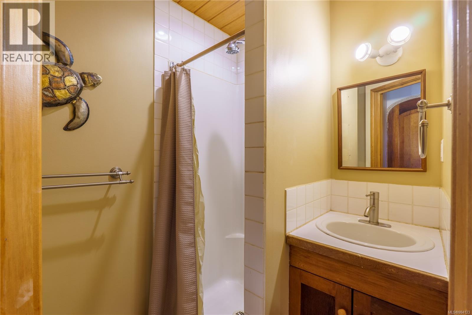 316 Leighton Way, Tofino