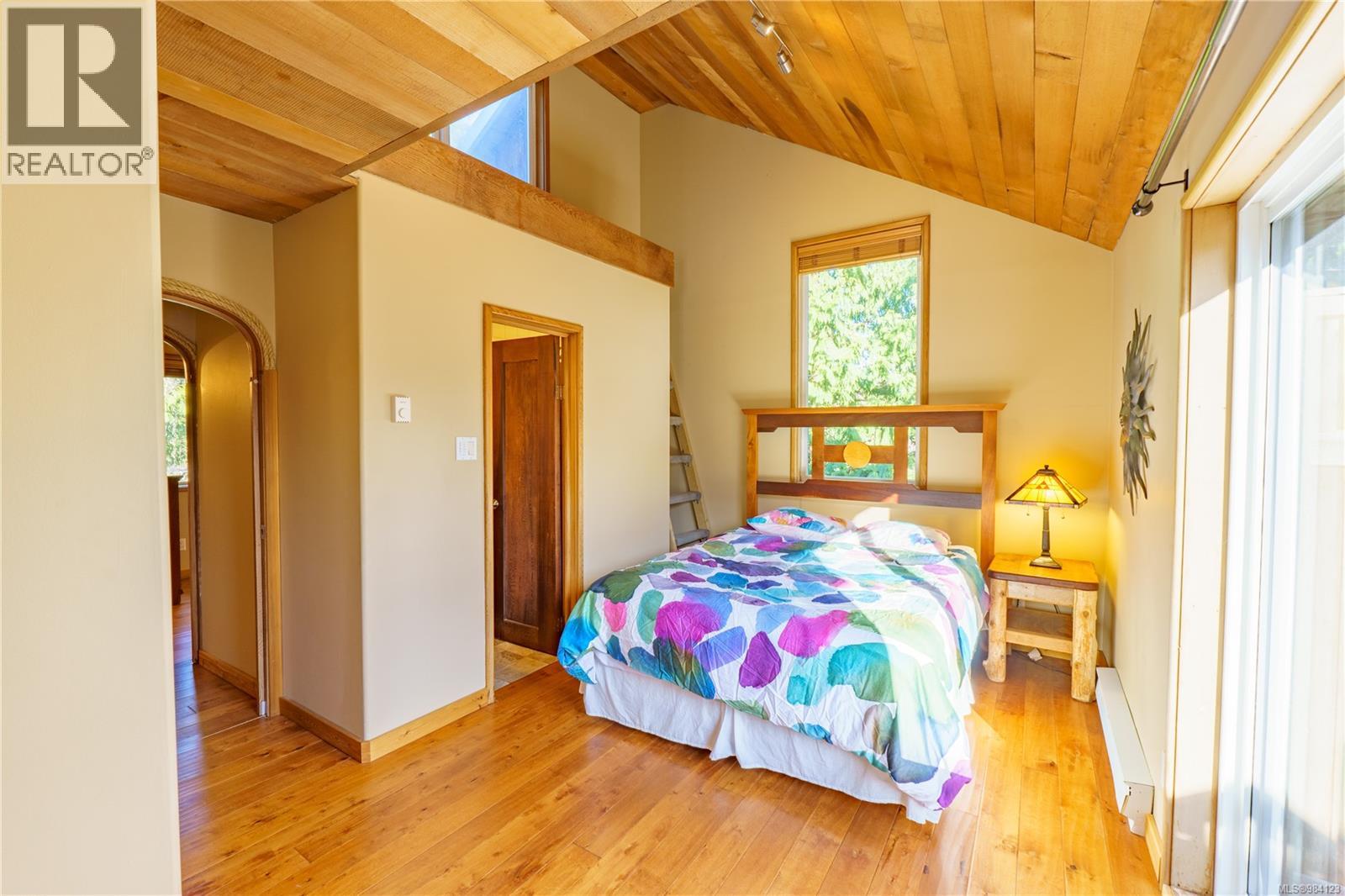 316 Leighton Way, Tofino