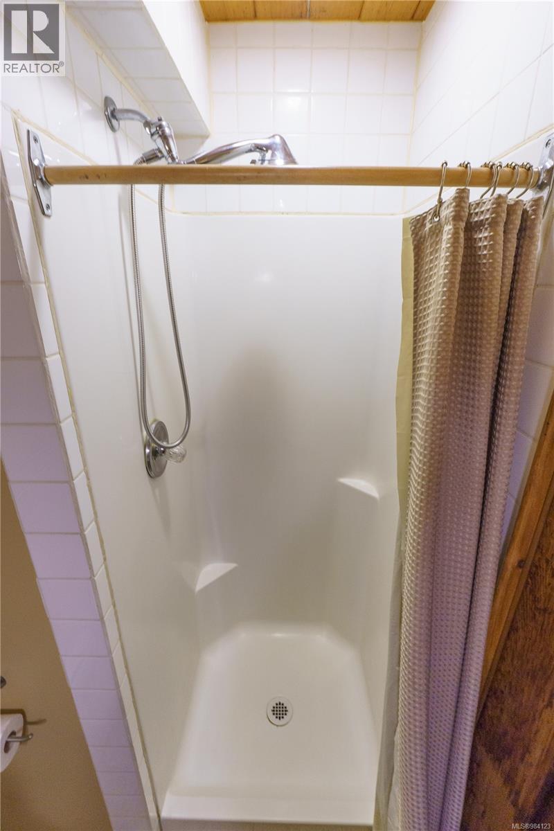 316 Leighton Way, Tofino