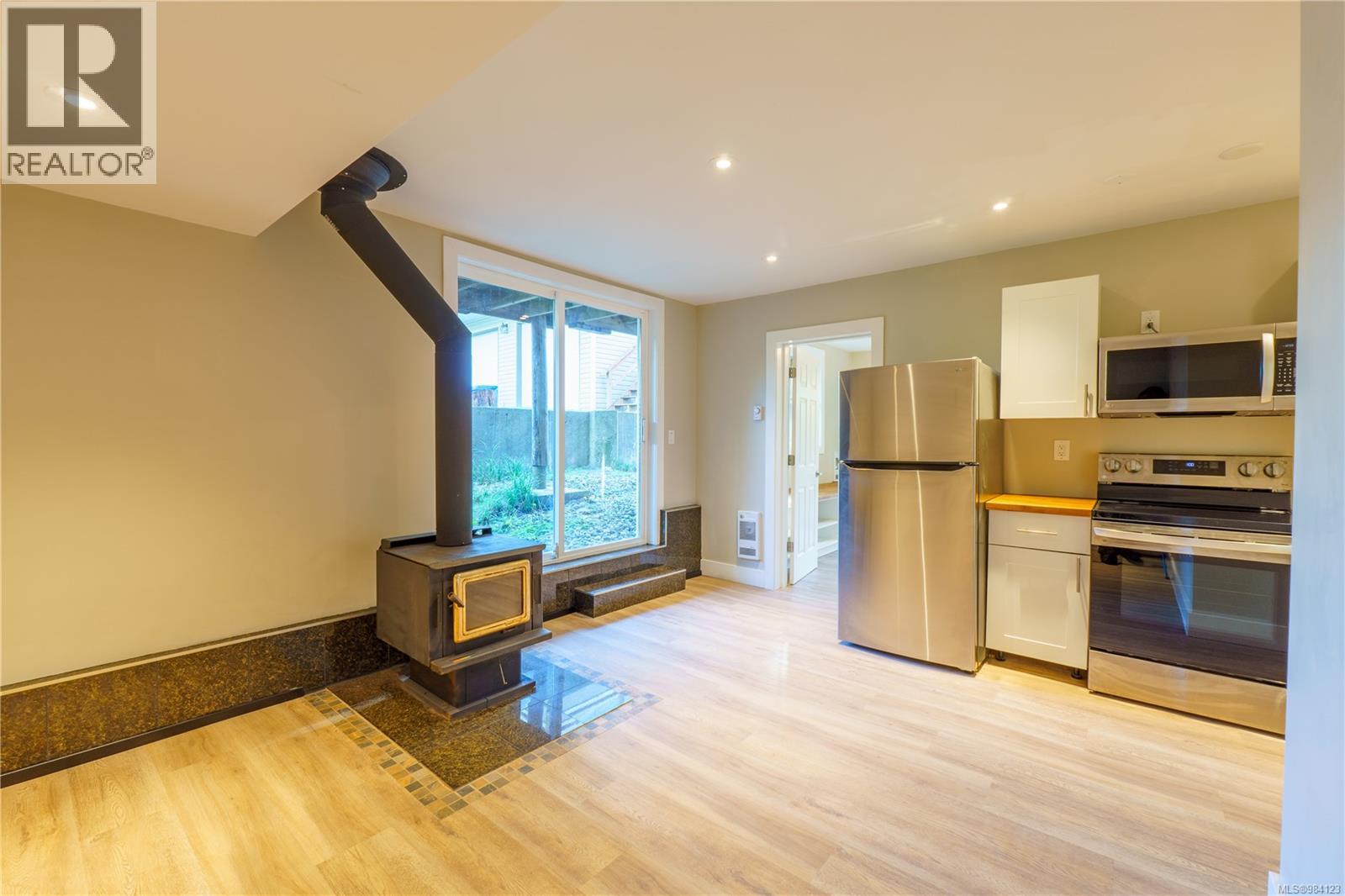 316 Leighton Way, Tofino