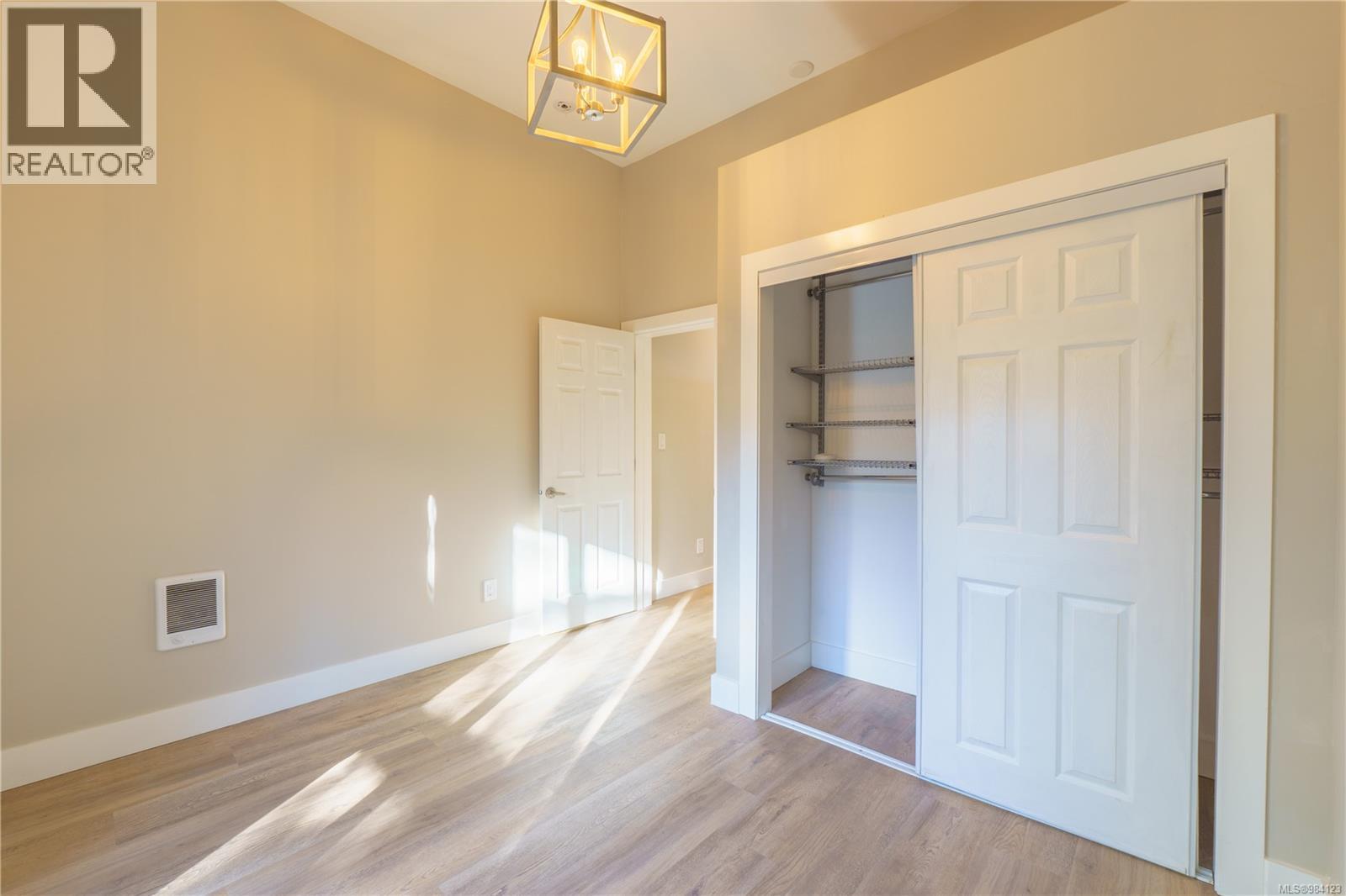 316 Leighton Way, Tofino