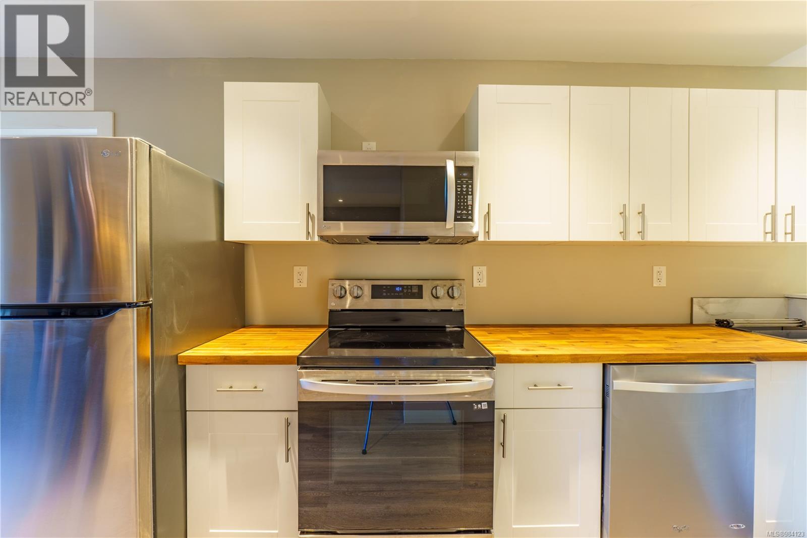 316 Leighton Way, Tofino