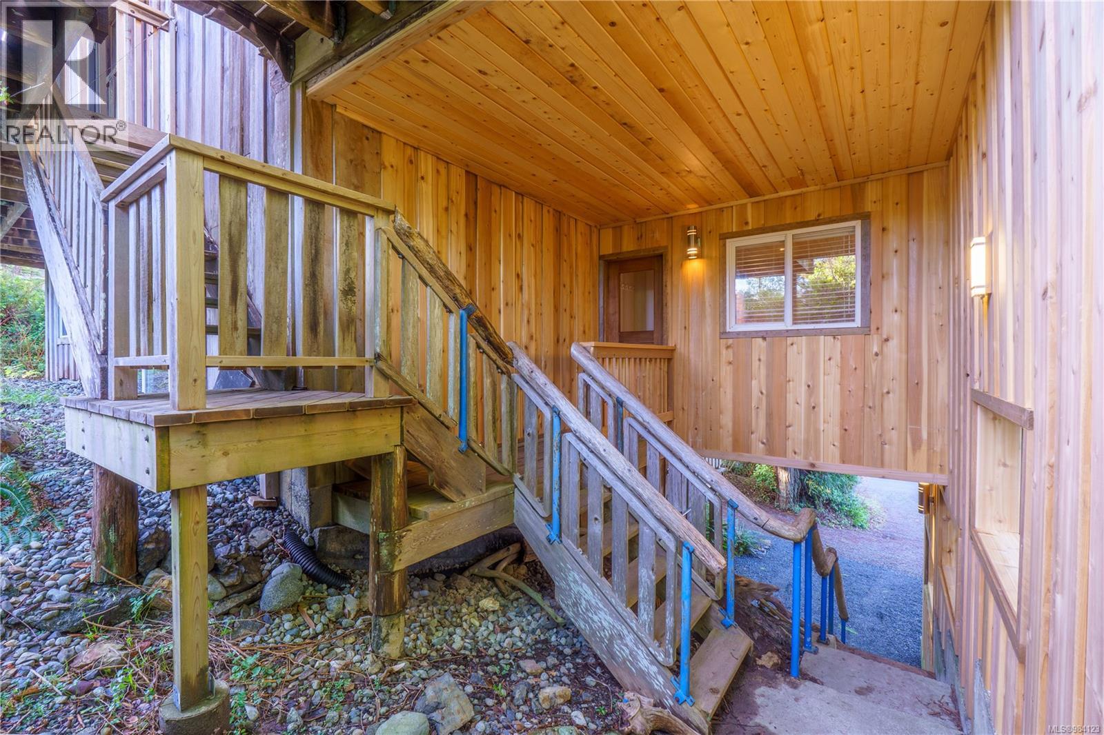 316 Leighton Way, Tofino