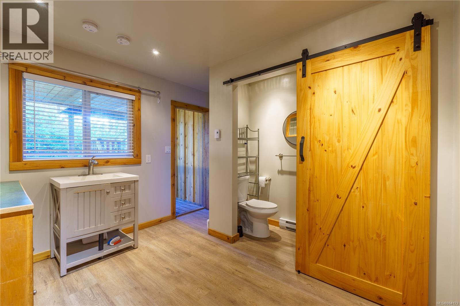 316 Leighton Way, Tofino