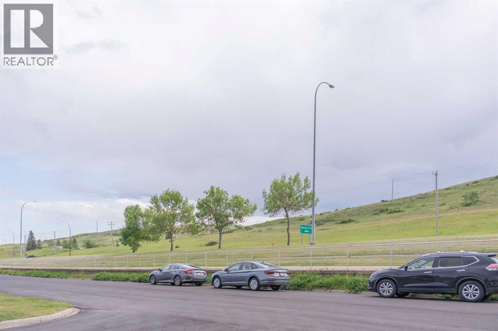 Single Family House Bi-level for Sale in  Beaconsfield Crescent NW Beddington Heights Calgary 