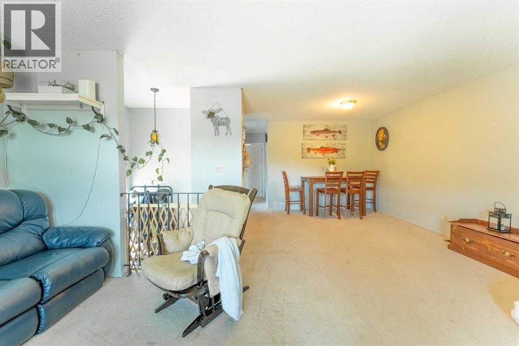 Single Family House Bi-level for Sale in  Beaconsfield Crescent NW Beddington Heights Calgary 