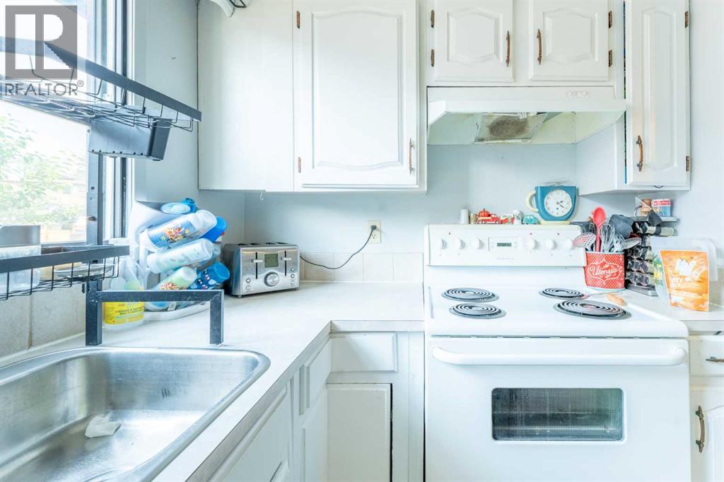 Single Family House Bi-level for Sale in  Beaconsfield Crescent NW Beddington Heights Calgary 