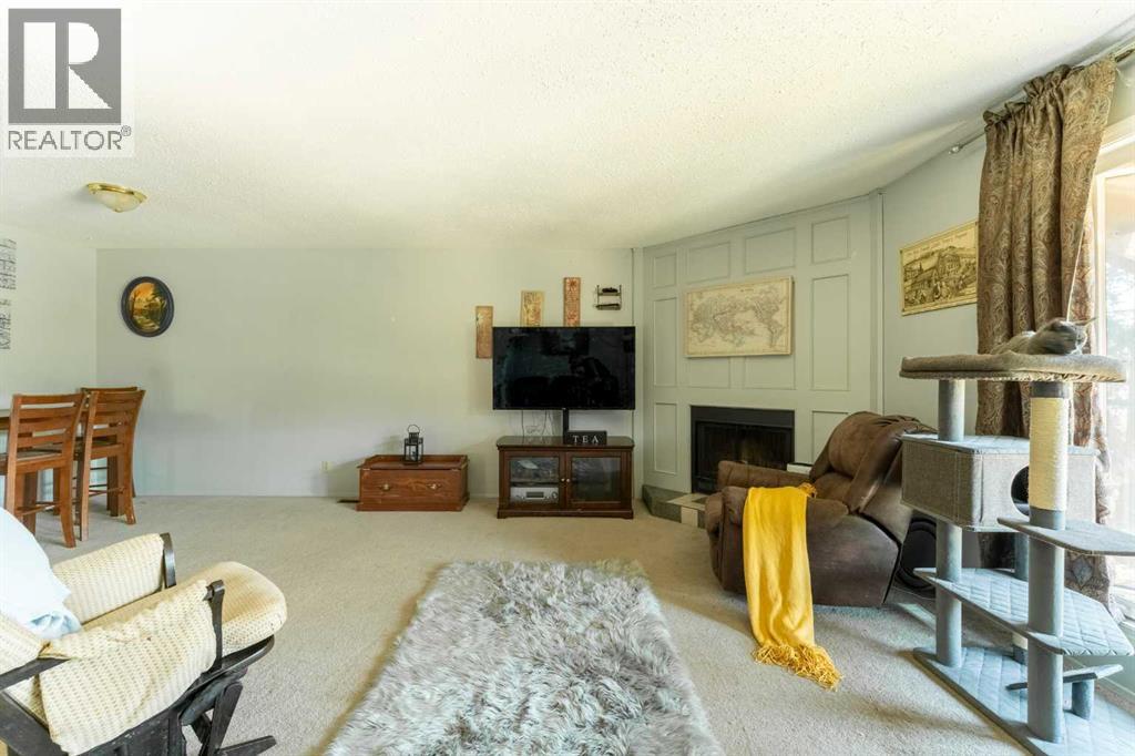 Single Family House Bi-level for Sale in  Beaconsfield Crescent NW Beddington Heights Calgary 