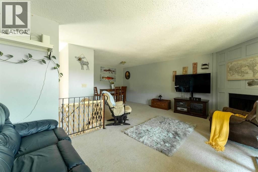Single Family House Bi-level for Sale in  Beaconsfield Crescent NW Beddington Heights Calgary 
