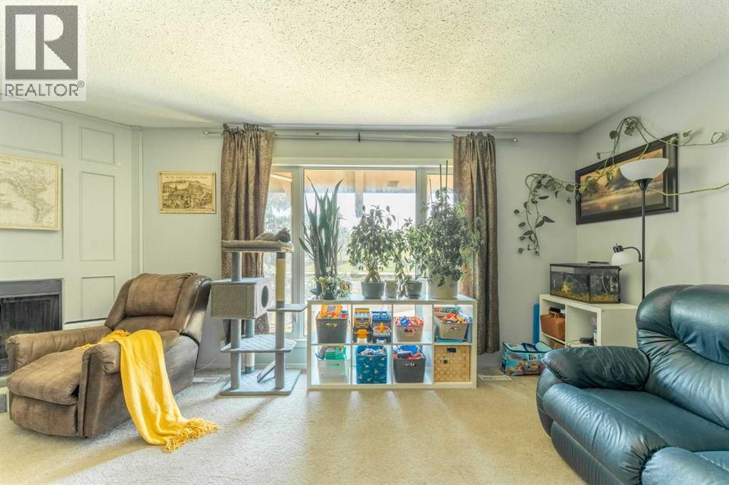 Single Family House Bi-level for Sale in  Beaconsfield Crescent NW Beddington Heights Calgary 