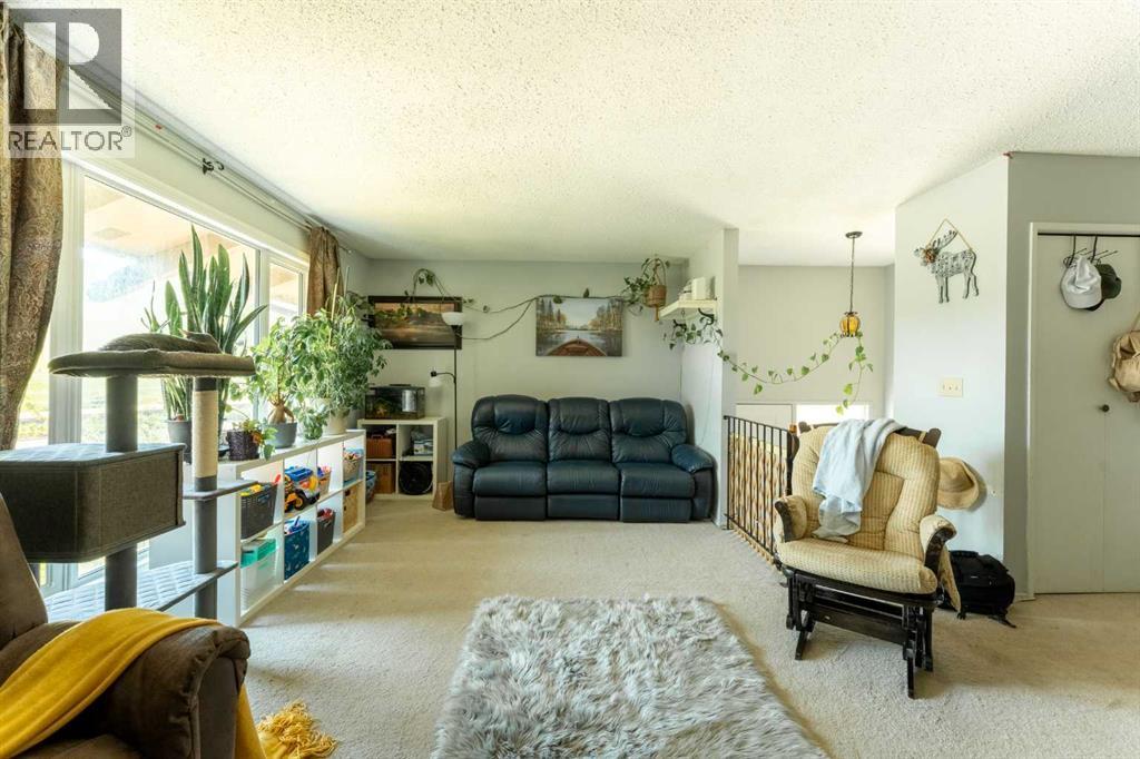 Single Family House Bi-level for Sale in  Beaconsfield Crescent NW Beddington Heights Calgary 