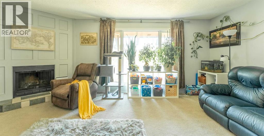 Single Family House Bi-level for Sale in  Beaconsfield Crescent NW Beddington Heights Calgary 