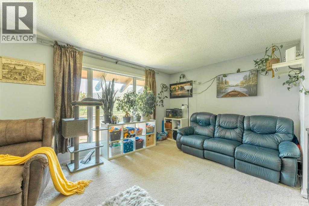 Single Family House Bi-level for Sale in  Beaconsfield Crescent NW Beddington Heights Calgary 