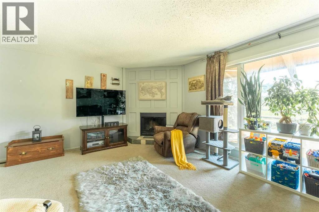 Single Family House Bi-level for Sale in  Beaconsfield Crescent NW Beddington Heights Calgary 