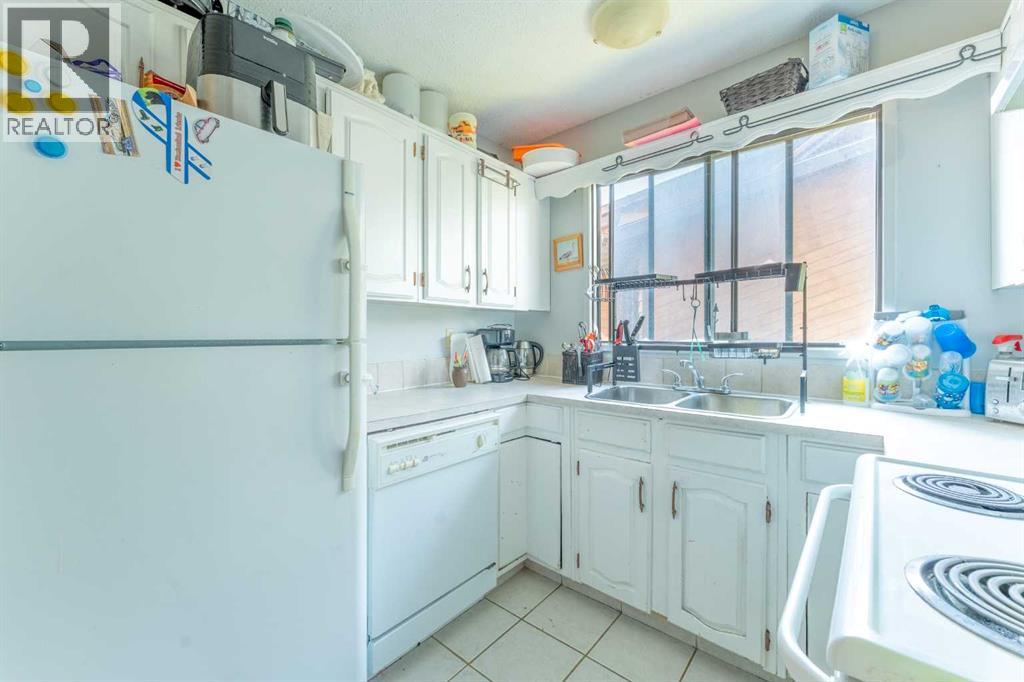 Single Family House Bi-level for Sale in  Beaconsfield Crescent NW Beddington Heights Calgary 