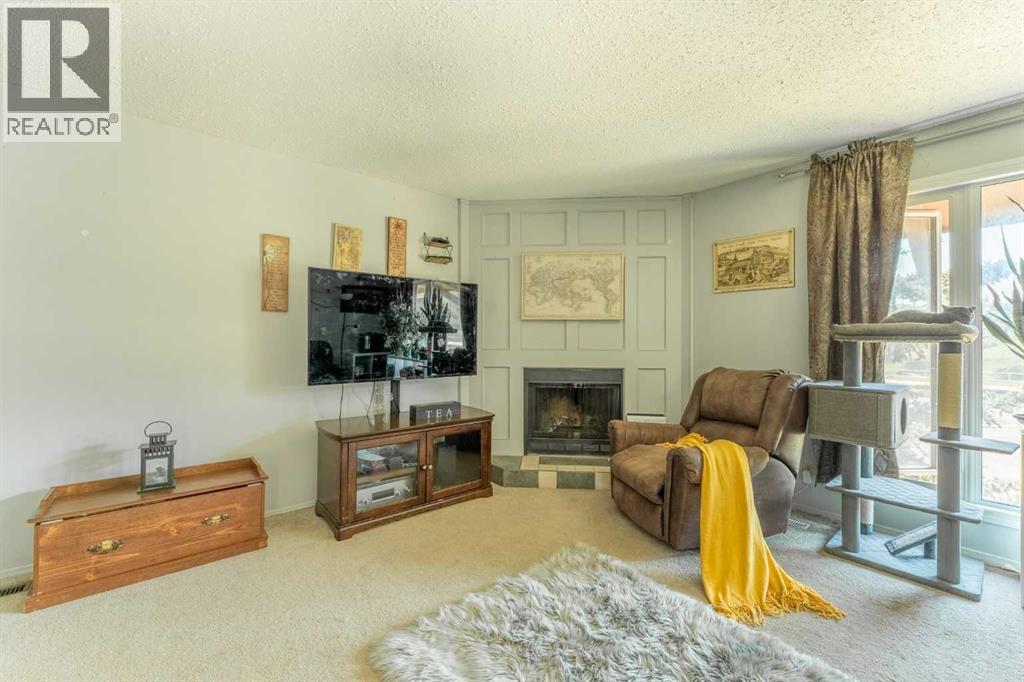 Single Family House Bi-level for Sale in  Beaconsfield Crescent NW Beddington Heights Calgary 