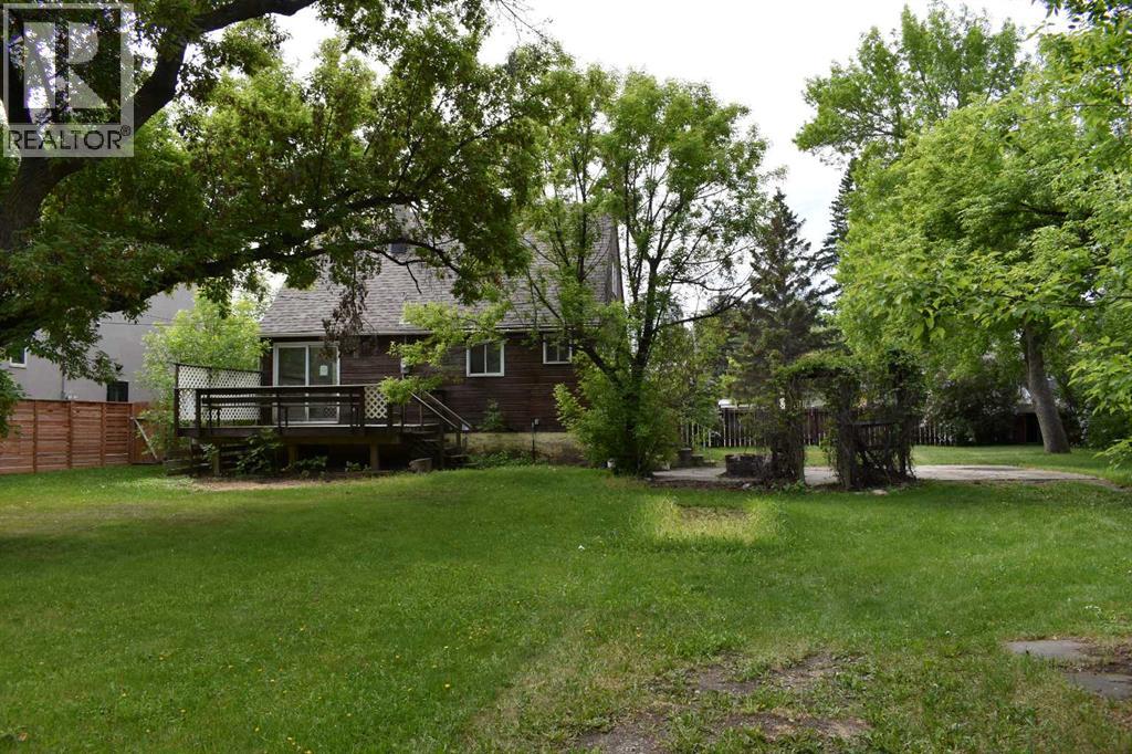 Single Family House for Sale in   Avenue NW Bowness Calgary 