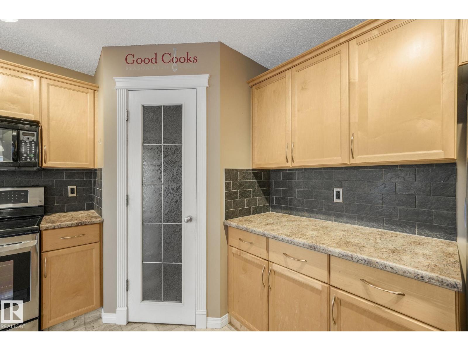 233 Westwood LN, Fort Saskatchewan