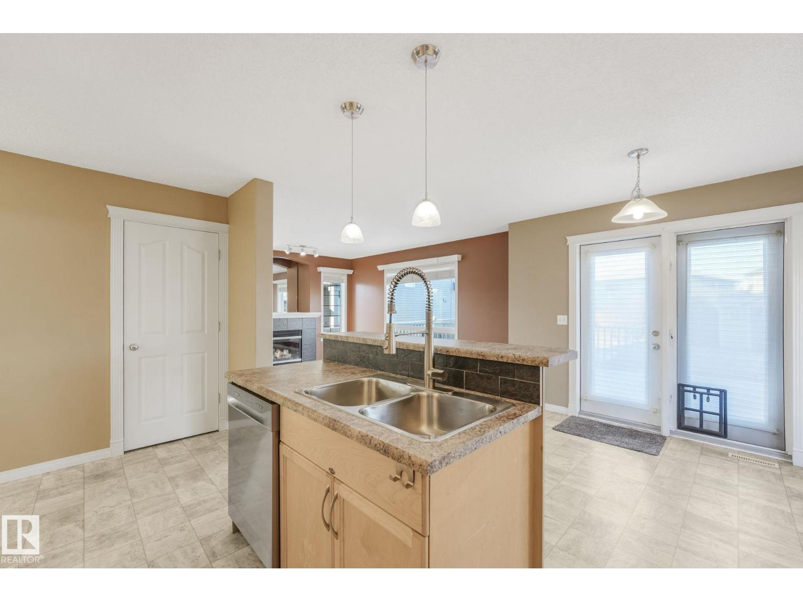 233 Westwood LN, Fort Saskatchewan