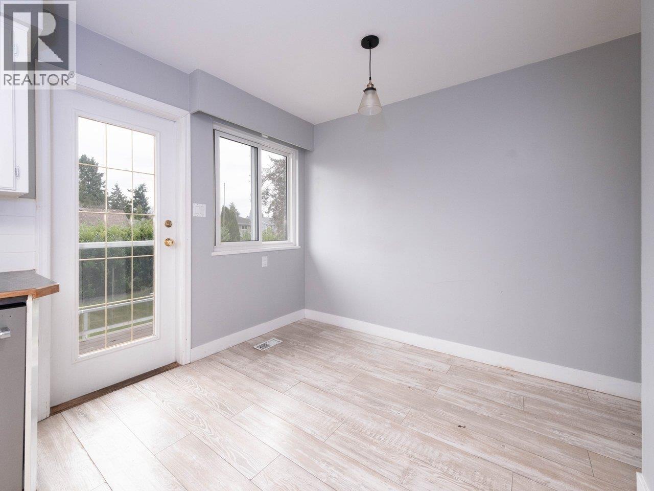 5247 10A Avenue, Delta