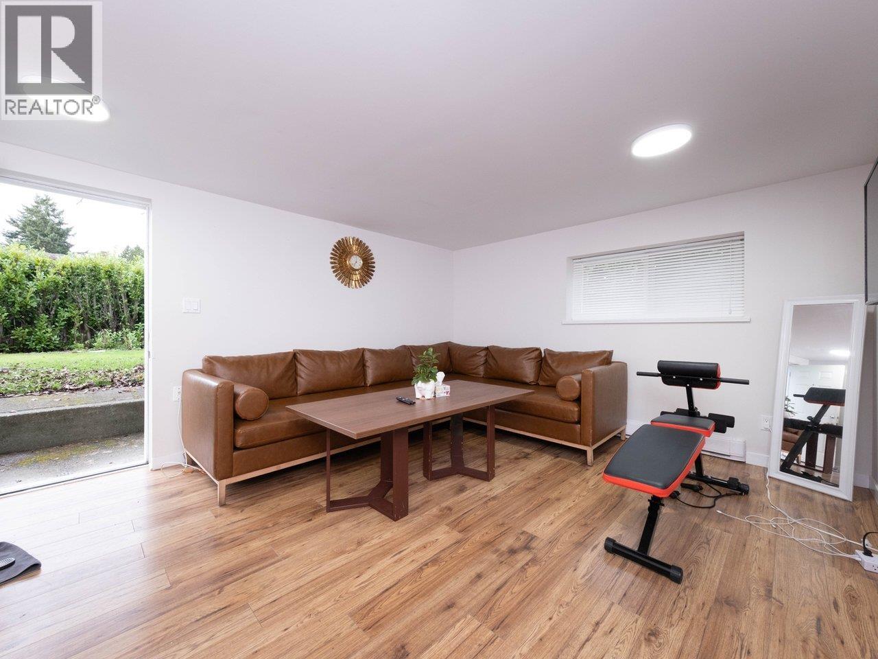 5247 10A Avenue, Delta