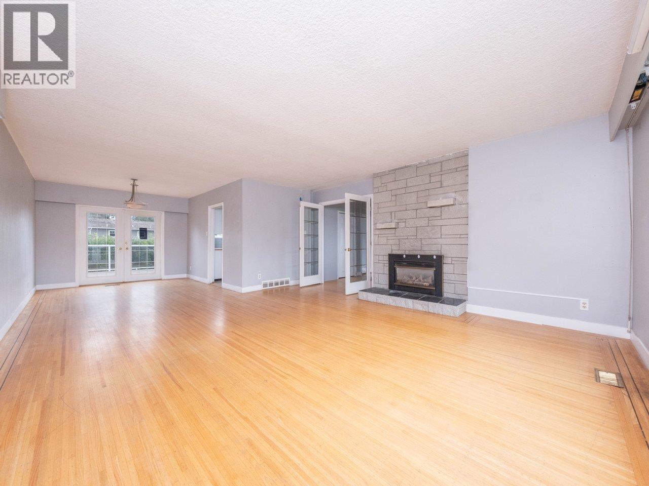 5247 10A Avenue, Delta