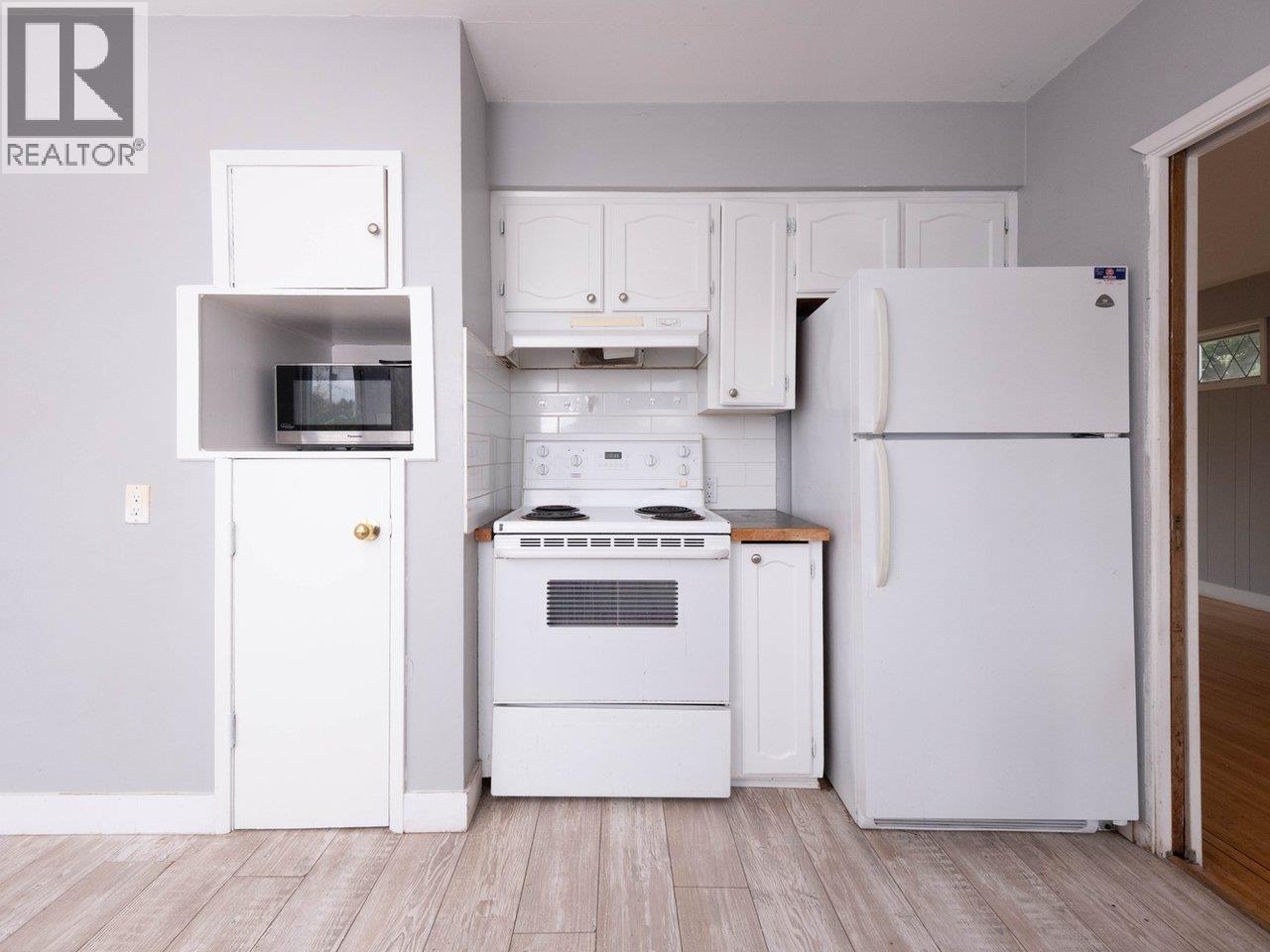 5247 10A Avenue, Delta