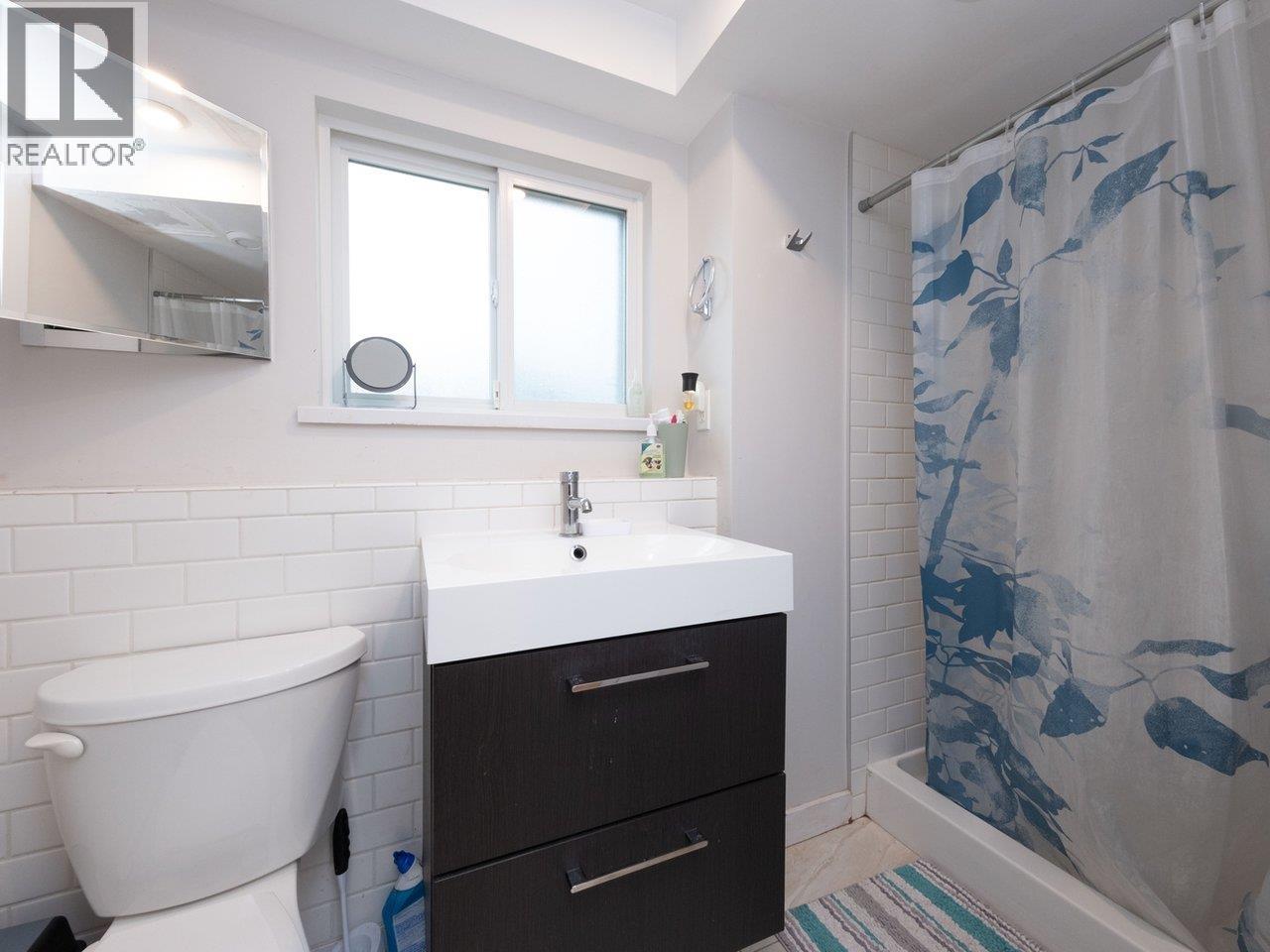 5247 10A Avenue, Delta