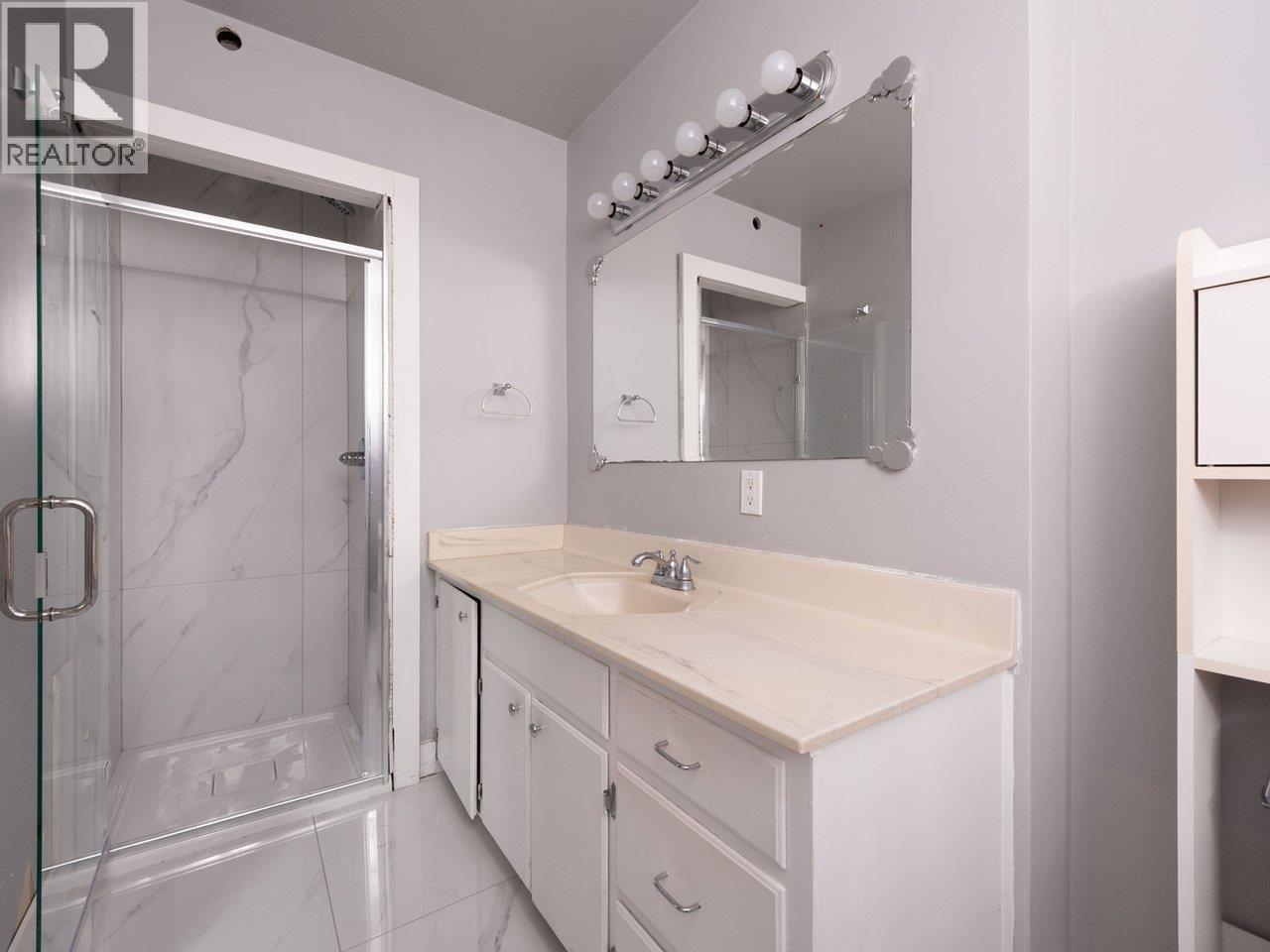 5247 10A Avenue, Delta