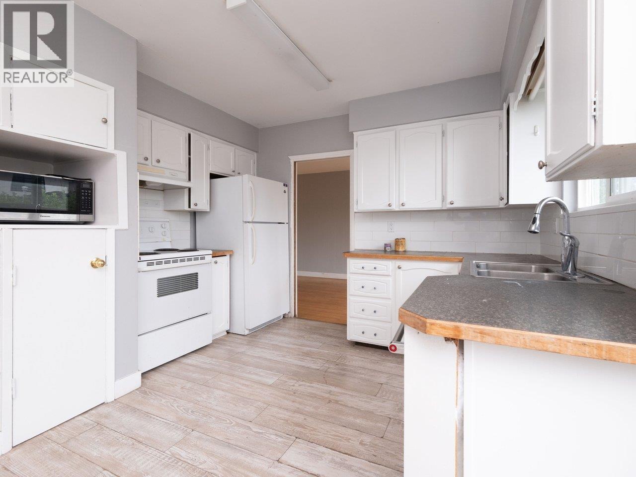 5247 10A Avenue, Delta