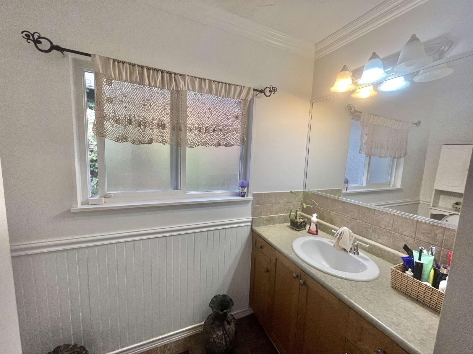 12542 GROVE CRESCENT, Surrey