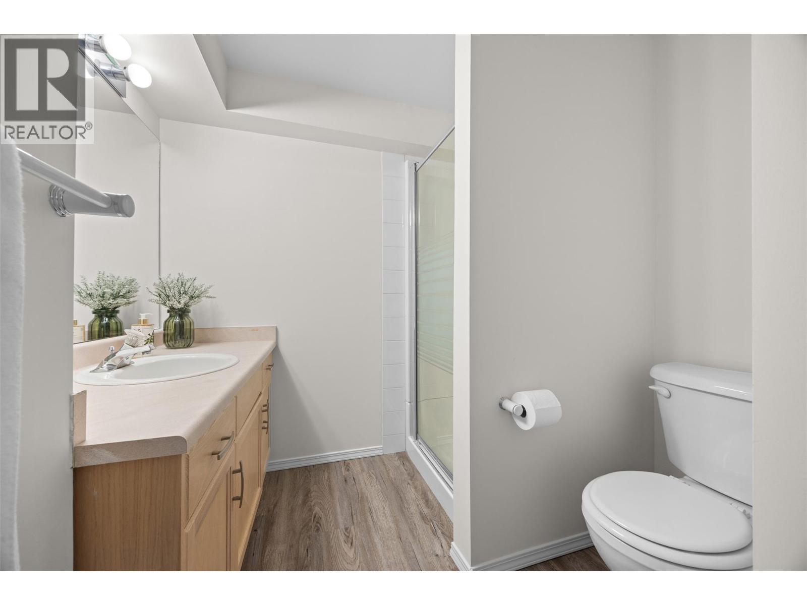 18 1874 Parkview Crescent, Kelowna