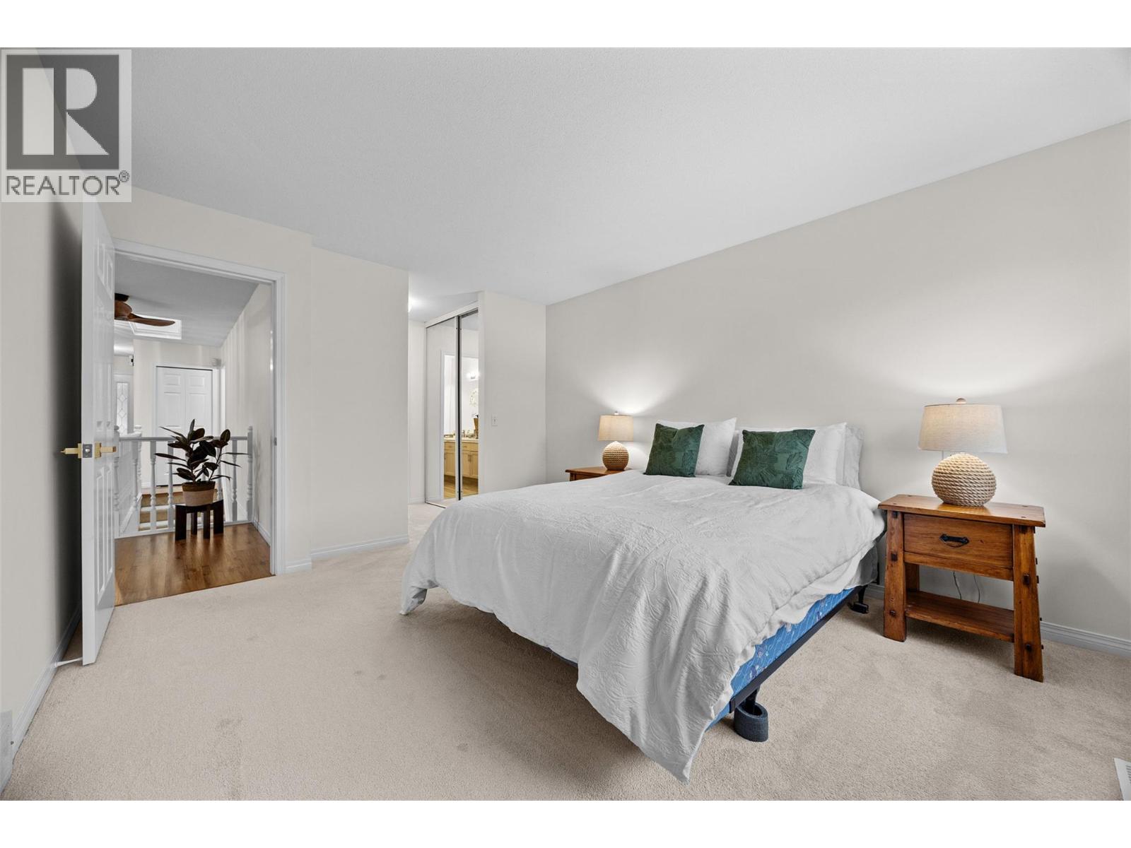 18 1874 Parkview Crescent, Kelowna