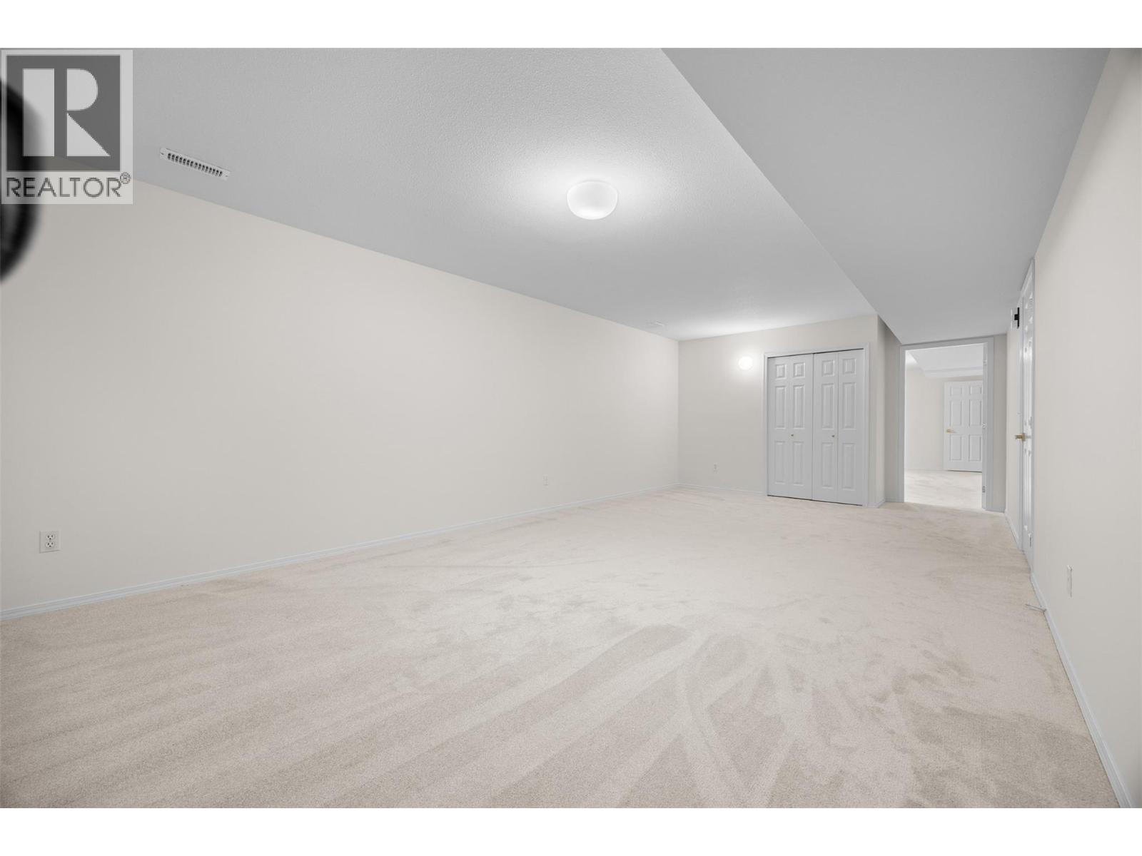 18 1874 Parkview Crescent, Kelowna