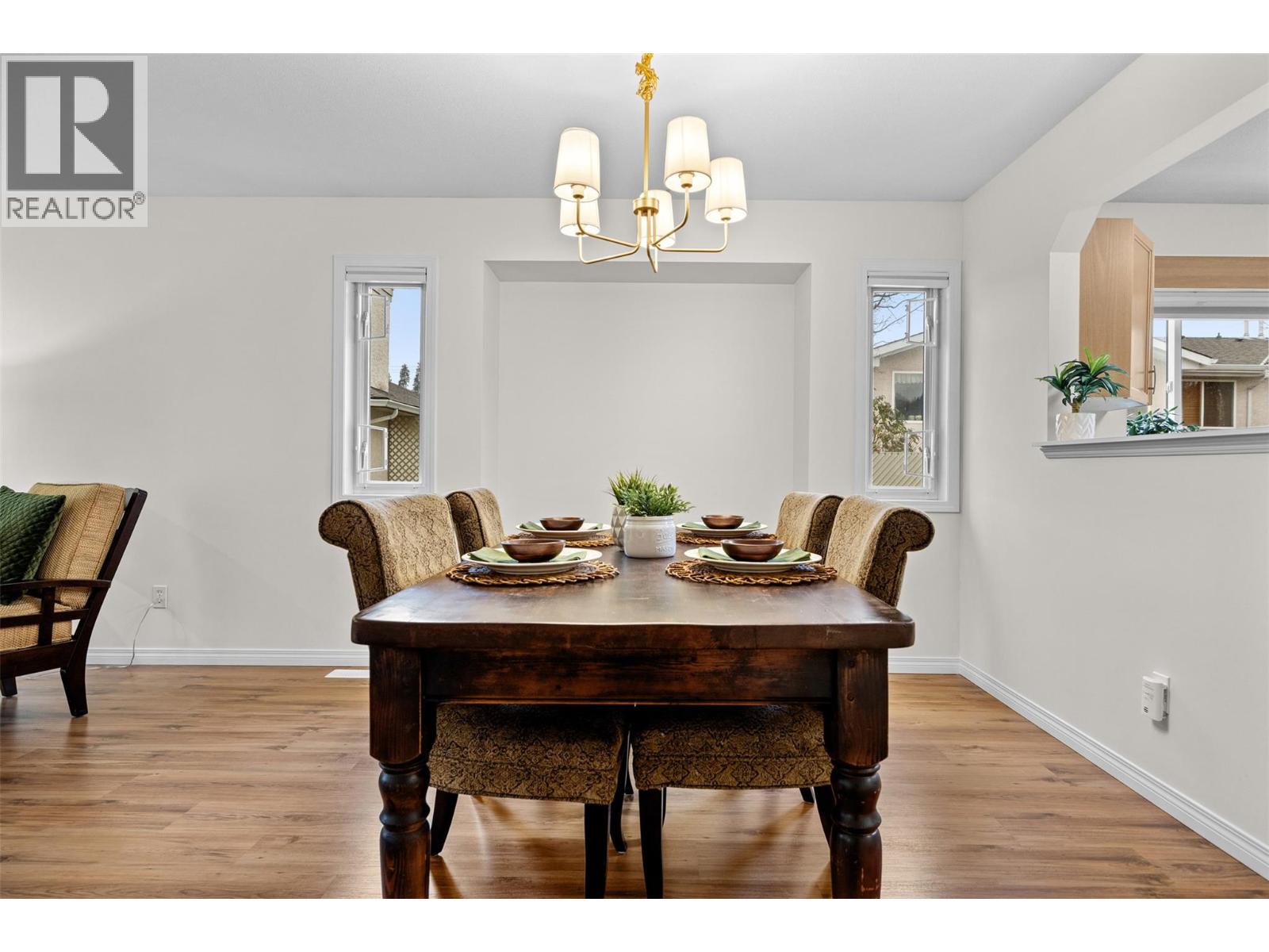 18 1874 Parkview Crescent, Kelowna