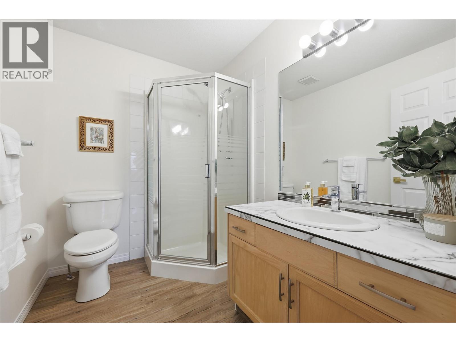 18 1874 Parkview Crescent, Kelowna