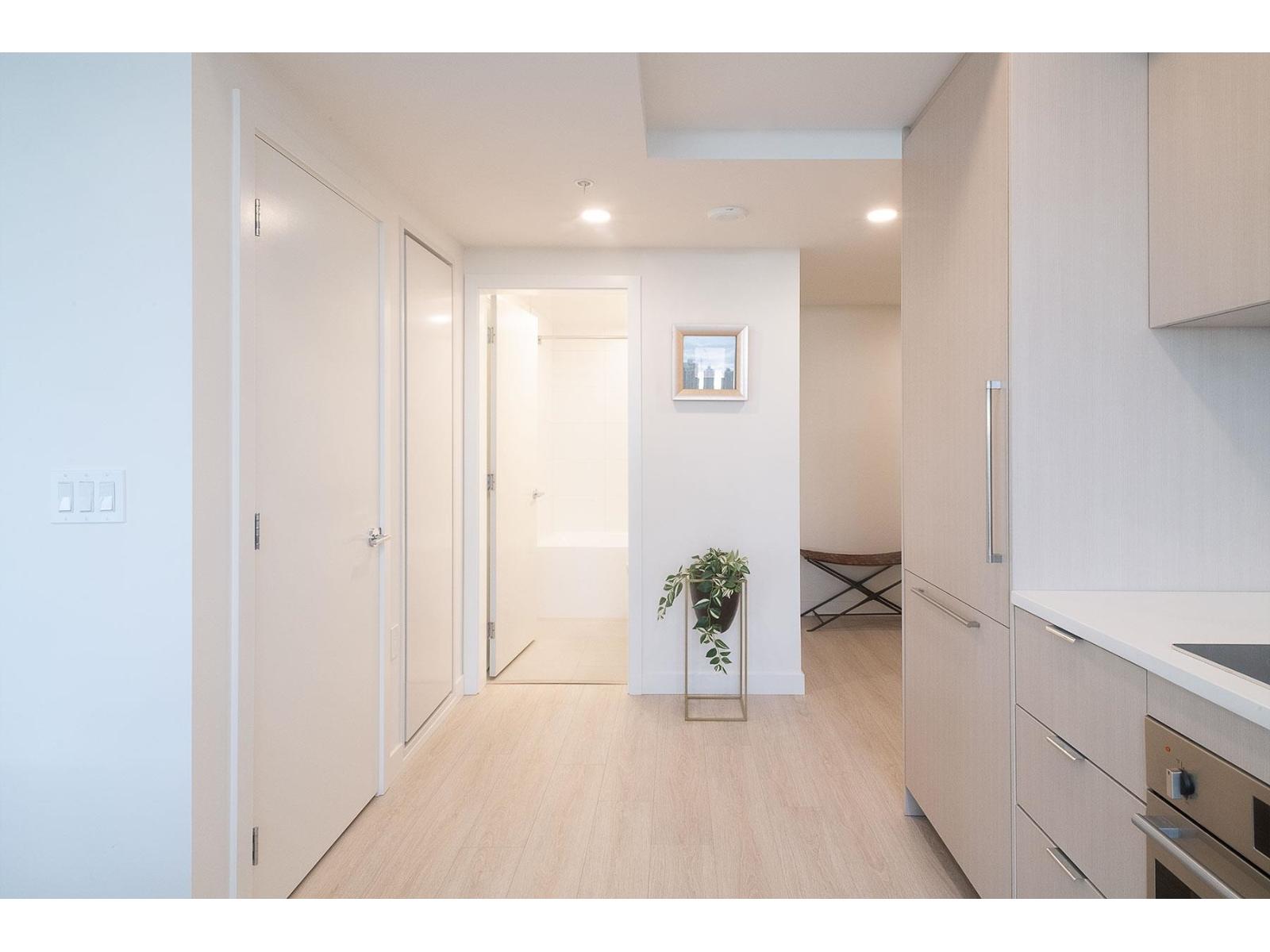 1805 13675 107A AVENUE, Surrey