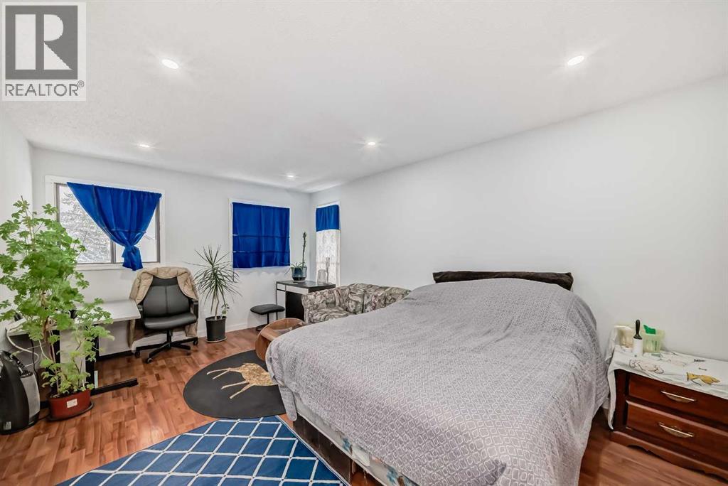 Single Family House for Sale in  Hawksley Crescent NW Hawkwood Calgary 