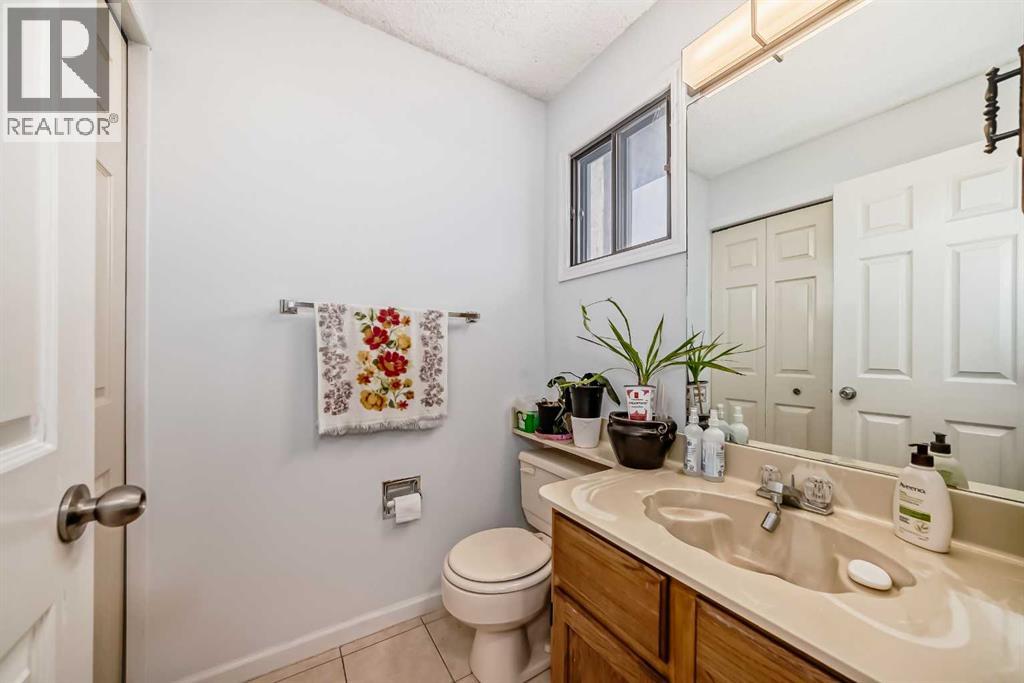 Single Family House for Sale in  Hawksley Crescent NW Hawkwood Calgary 