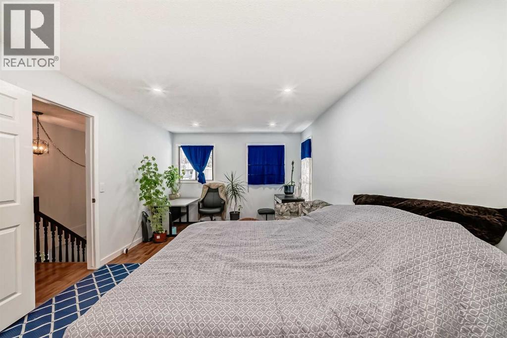 Single Family House for Sale in  Hawksley Crescent NW Hawkwood Calgary 