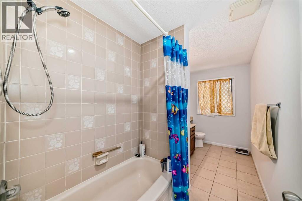 Single Family House for Sale in  Hawksley Crescent NW Hawkwood Calgary 